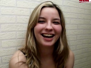 Pissing Nice Girl is thisty