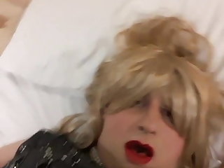 Leslie's self facial