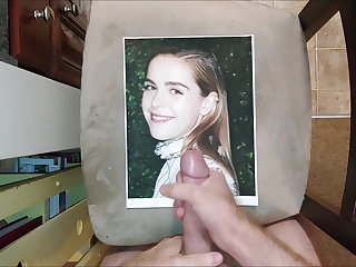HD-Videos Kiernan Shipka Cum Tribute 010