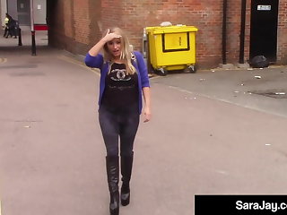 Prsia Milf Sara Jay Visits & Fucks Blonde Brit In The UK!