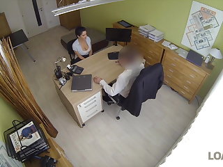 Rozhovor LOAN4K. Big boobs and ass of Alex makes tricky agent very...