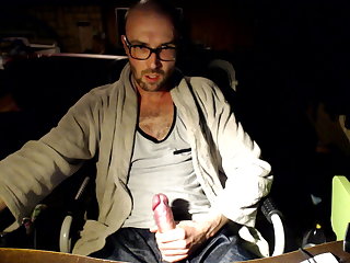 chatting and using 2nd cam to record my XL dick