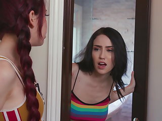 키스 StepLesbians - Teen Stepsisters Licking Pussy In The Tub
