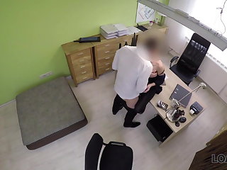 聴覚 Naughty girl uses her sexual charms to get necessary credit