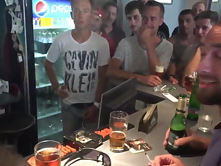 Double Penetrácia Sexy girls + Beers + GangBang = Perfect Pub!!