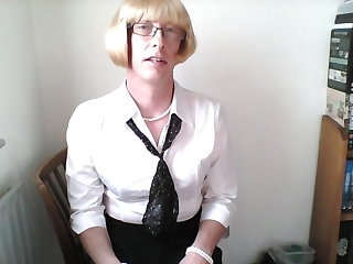 Miss Victoria Hoe sells and plays with herself