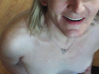 Špinavé Mluvit Wife rips clothes off then gives Blowjob with facial