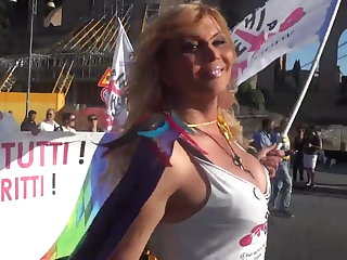 Λατέξ Public Trans woman