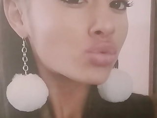 Ariana Grande puckering up for some cum