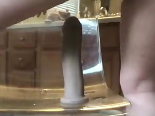 Striekať Wife riding her dildo and squirting