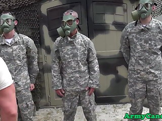 軍 Muscular military gays ass ravaging troops