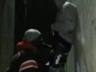 Podglądaczem Black Guy Sucking BBC in the Alley