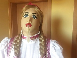 Lateksi Shemale Dirndl sucks cum out of condom