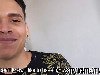 Latinské Latino guy is willing to become gay to earn some quick money