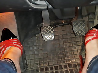 Autofahren in 412 High Heels