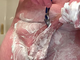 A maszturbáció Shaving Big Cock