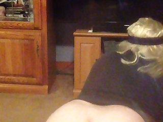 Solo Ass shaking on dildo