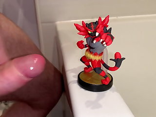 Hotglue: Incineroar amiibo