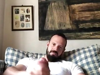 Gorgeous budy wank a huge big cock