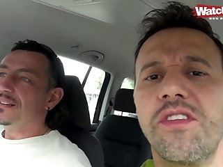 Das  geile Schulmaedchen zum Sex verfuehrt