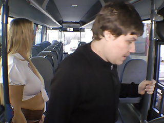 Publiczne Obnażenie Fucked in the bus