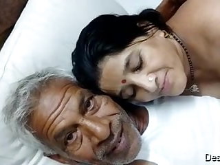 Líbání Old man and bhabhi suck dick