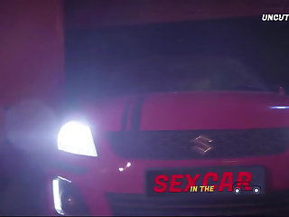 Zoenen Sex in car uncut