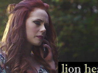 A Legnépszerűbbek Big slut gets ass fucked in public