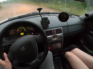 Samochód Young hitchhiker girl fucks a stranger for a free ride!