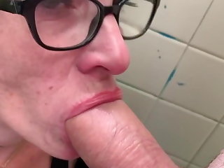 mature gumjob