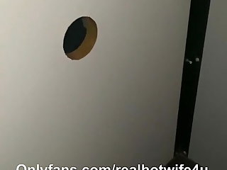 Trójkąt Amateur wife gets creampie from stranger at the gloryhole