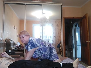 ママ mother-in-law gives a blowjob, then has sex in different positions 1