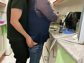 Ammande I fuck my stepmom's ass while she cooks!
