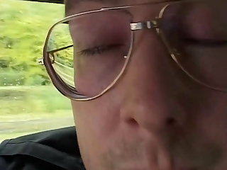 Notgeile Studentin macht es mit 2 Fremden Maennern