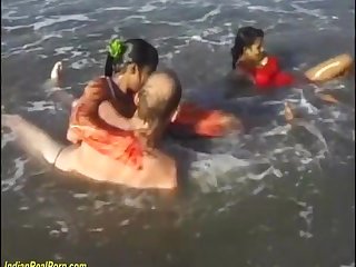 Το μπαγκλαντές indian sex orgy on the beach