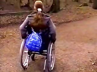 Lésbicas Disabled girl is still sexy.flv
